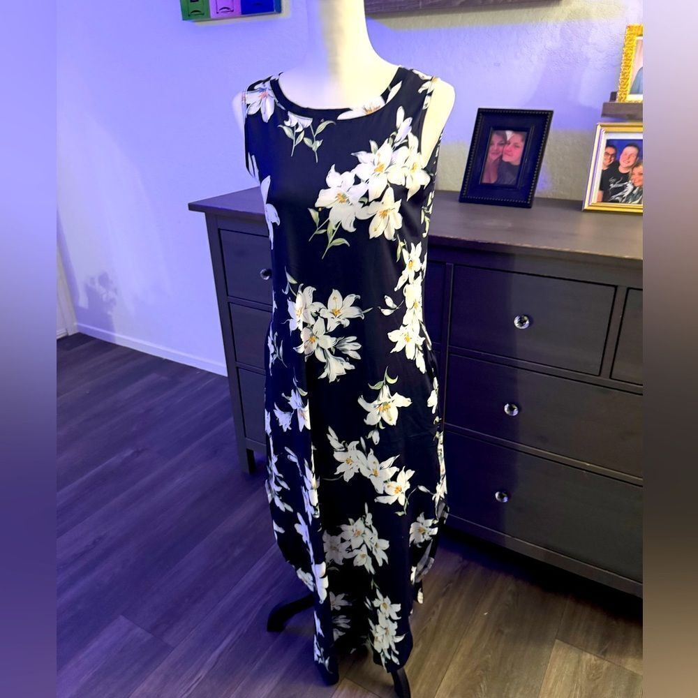 Brand new floral dress with tags, size small beautiful colors